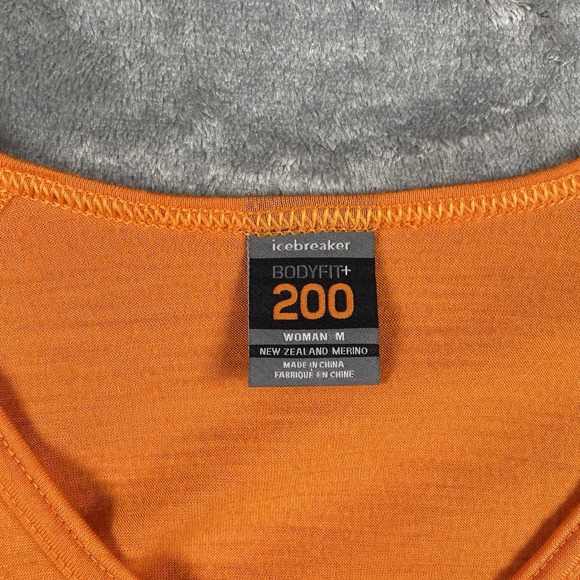 Icebreaker Shirt Womens M BodyFit+ 200 100% Merino Wool V Neck Long Sleeve Ombre - Picture 4 of 13